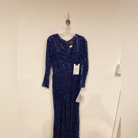 NWT Mac Duggal Embellished Front Slit Long Sleeve Gown Size 10 - Picture 2 of 4